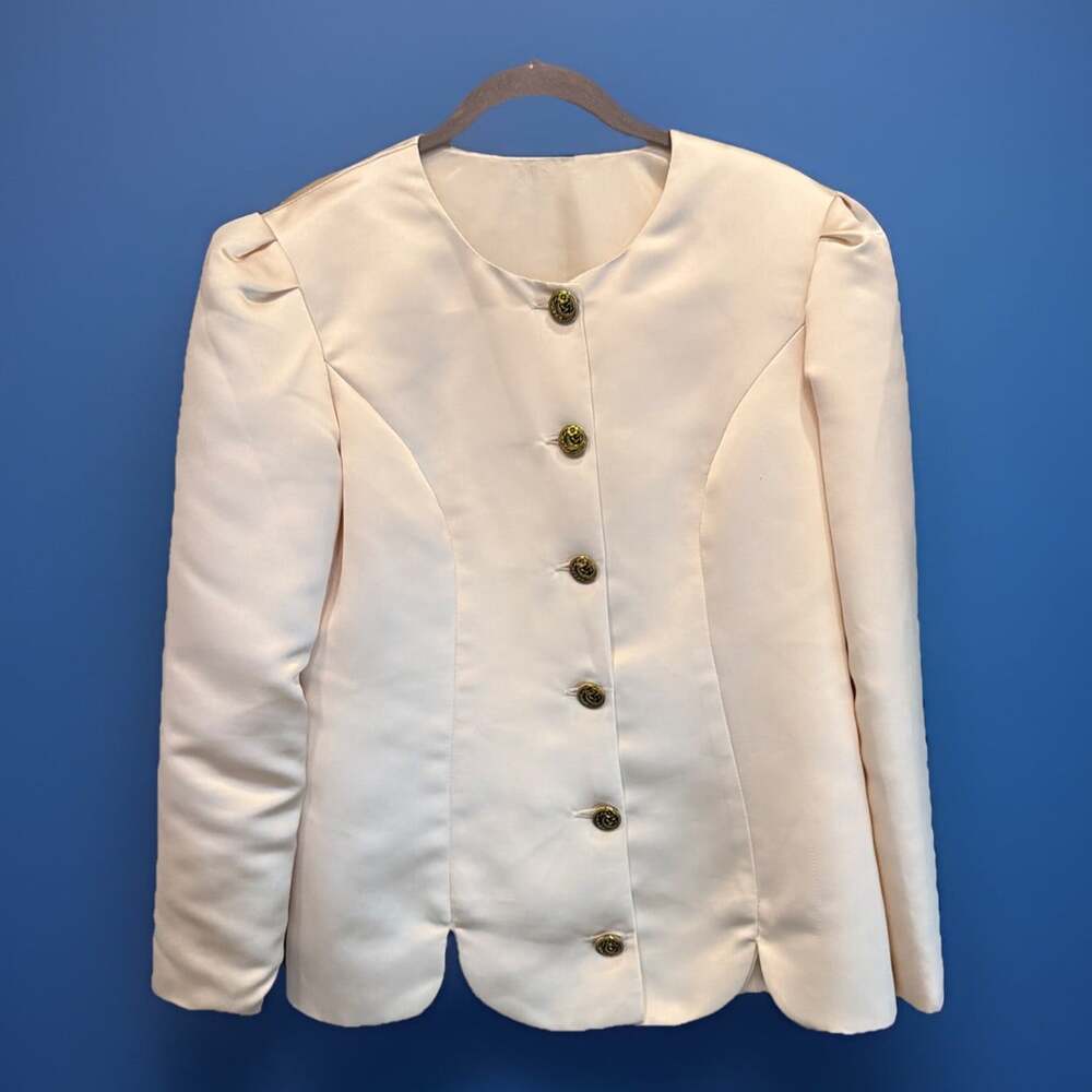 hand-sewn Ivory Victorian Blazer feels like silky satin 👀meas in pics luxury